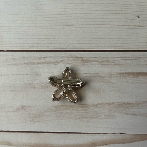 Set of 7 Vintage and vintage Style Brooches - Picture 3 of 15